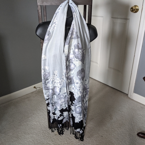 Apt. 9 Accessories - Apt 9 Black & White Fringe Scarf